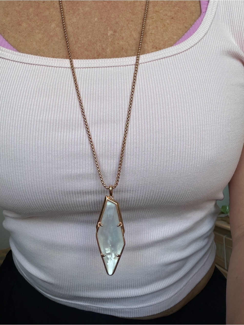 Kendra Scott Rose metal Pendant Necklace with Iridescent Mother-of-Pearl